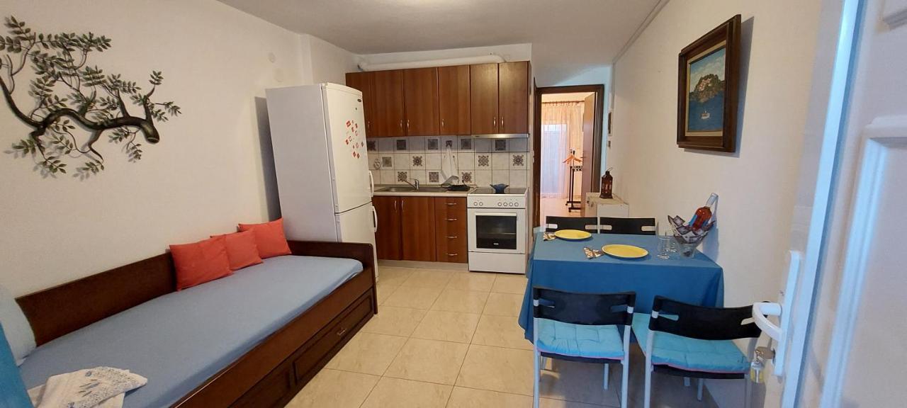 Anna Apartments Néa Péramos Exterior foto